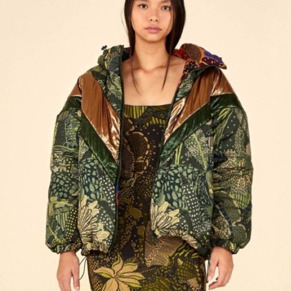 Farm Rio, NWT,Green Metallic Leopard Print Reversible Puffer Jacket, Size Small - Picture 7 of 16